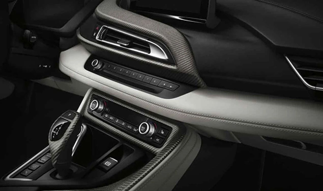 Juego molduras interiores carbono OEM 51952412960 para BMW I12 (i8 Coupé y Roadster). Compatible con todos los modelos BMW i8. Acabado en fibra de carbono original BMW.