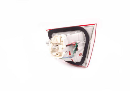 Piloto trasero izquierdo portón OEM 63217289427 para BMW E90. Original BMW.