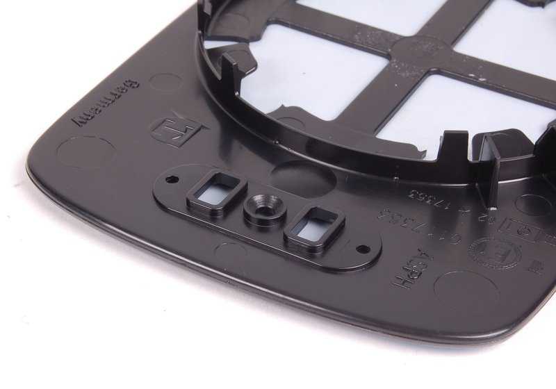 Specchio retrovisore destro senza riscaldamento OEM 51168250441 per BMW E46 {316i (AL11, AL121, AL22, AL51, AN72, AN82, AX31, AX32, AX41)}. BMW originale.