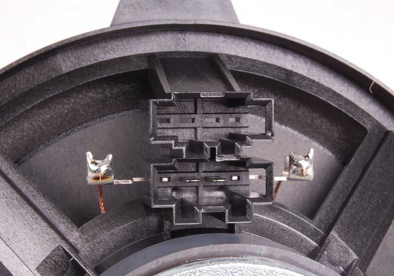 Altavoz de graves HiFi OEM 65138368238 para BMW E46. Original BMW.