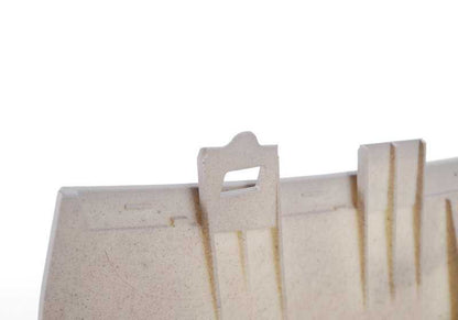 Embellecedor trasero gris OEM 51167145682 para BMW E90, E91 (316d, 316i) modelos fabricados entre 2008 y 2011. Original BMW.