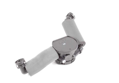 Conduzione di ventilazione con valvola regolatoria di pressione per BMW 5 E60 Series, E61, 6 E63, E64, 7 E65 Series, E66, X5 E53 (OEM 11617563476). BMW originale
