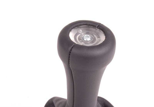 Pomo de cambio de cuero con embellecedor 5 velocidades OEM 25112225873 para BMW E30. Original BMW.