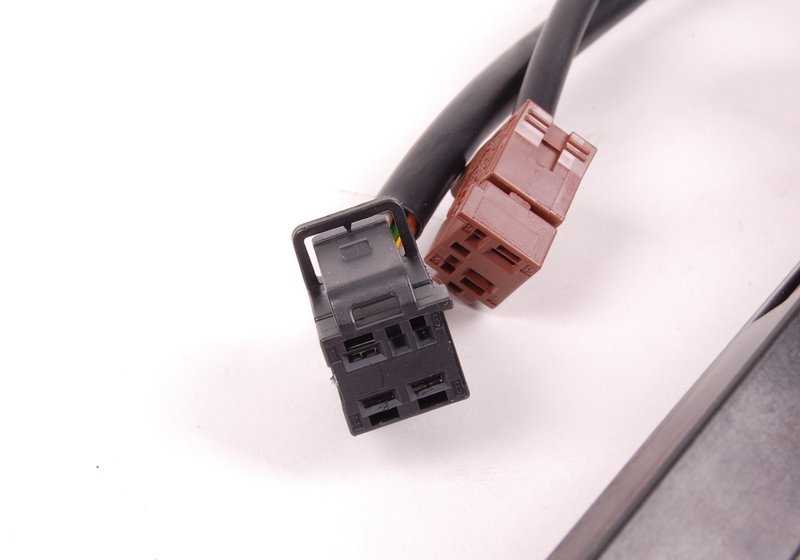 Extractor del cinturón de seguridad izquierdo OEM 72119148511 para BMW Serie 3 E92 (316i, 320d, 320d xDrive, 320i). Compatible con motores N43, N47, N46T. Original BMW.