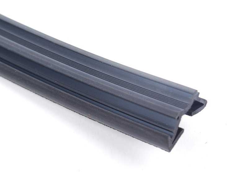 Guía de ventana de una pieza derecha para BMW Serie 3 E30 (OEM 51341906808). Original BMW