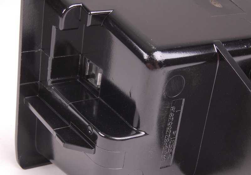 Inserto para consola central OEM 51168225529 para BMW E46. Pieza original BMW.