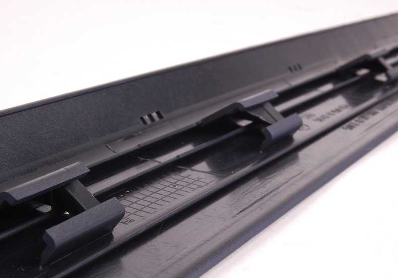 Moldura de umbral de puerta delantera derecha OEM 51478174506 para BMW E38. Original BMW.