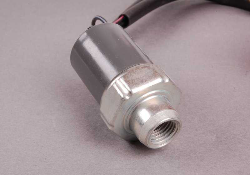 Interruptor de presión de seguridad del aire acondicionado OEM 64531390070 para BMW E30, E34, E32. Original BMW.