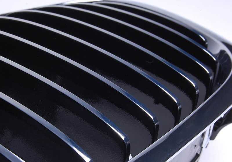 Chrom linker Ornament Grid 51138208685 für BMW 3 E46 -Serie (03/1998 - 08/2006). Original BMW.