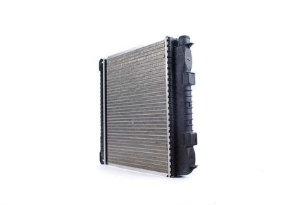 Radiador de refrigerante OEM 17111120099 para BMW E21. Original BMW.