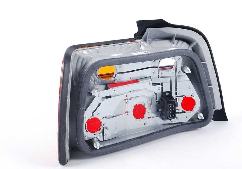 Piloto trasero derecho con luz antiniebla OEM 63211393422 para BMW E36. Original BMW.