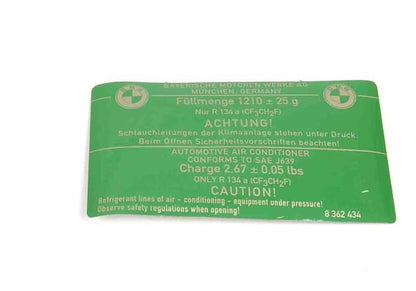 Etiqueta aviso aire acondicionado OEM 64508362434 para BMW E39 520i (todos los modelos entre 1996 y 2003). Pieza original BMW.
