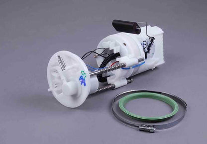 Bomba de combustible con filtro y aforador OEM 16117195463 para BMW X5 E70. Recambio original BMW.