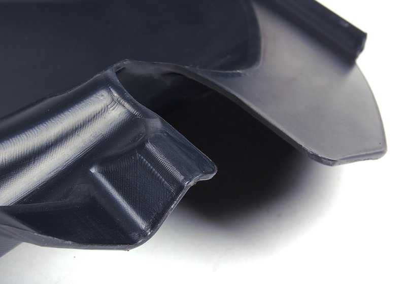 Protector paso de rueda delantero derecho OEM 51717207650 para BMW E82. Original BMW.