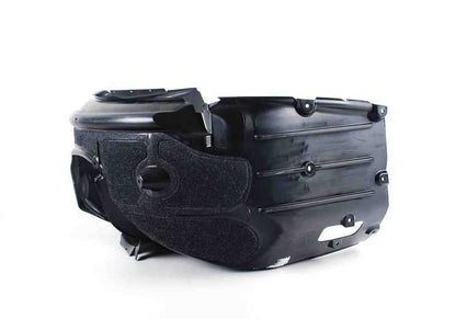 Tampa OEM da roda dianteira esquerda 51717033749 para BMW E60 e E61. Compatível com versões 520D com motor M47 e N47. BMW original.
