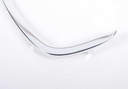 Embellecedor cromado derecho superior OEM 51368408454 para BMW X5 E53. Pieza original BMW.