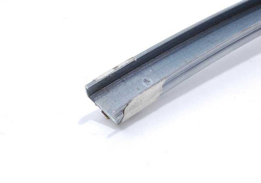 Guía de ventana delantera derecha OEM 51321945508 para BMW Serie 3 E30 (todos los modelos compatibles). Original BMW.