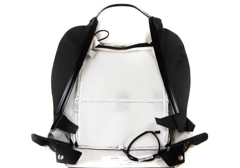 Schwarzer synthetischer Ledersitz OEM 52108099182 für BMW E46. Kompatibel mit Vordersportsitzen. Originaler BMW Ersatz.