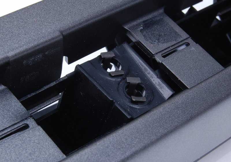 OEM posteriore posteriore sinistro OEM 51437904361 per BMW E46 {316CI, 318CI} compatibile con versioni dal 1999 al 2006. BMW originale.