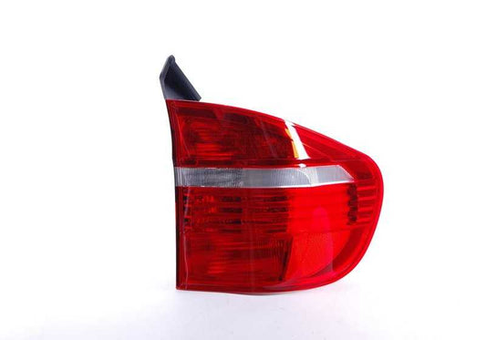 Piloto trasero derecho OEM 63217200820 para BMW E70 (X5). Luz trasera exterior lateral original BMW.