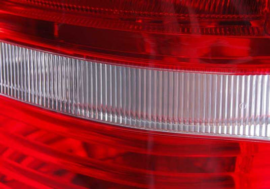 Piloto trasero derecho OEM 63217200820 para BMW E70 (X5). Luz trasera exterior lateral original BMW.