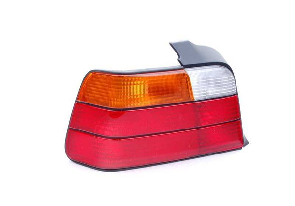 Piloto trasero izquierdo con luz antiniebla OEM 63211393421 para BMW E36. Original BMW.