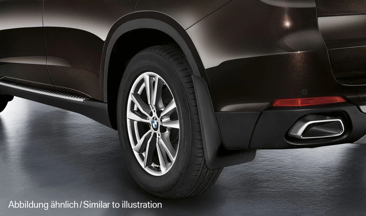 Guardabarros OEM 82162302402 para BMW X5 (F15) con llantas de 18" y 19". Original BMW.