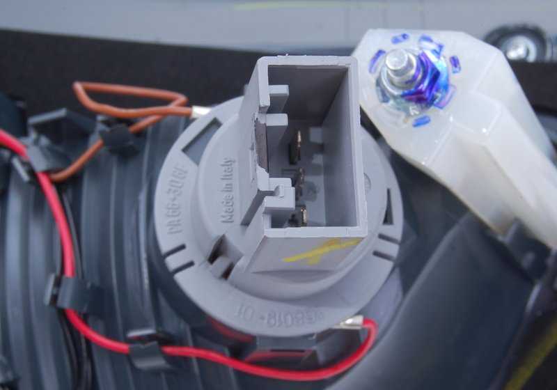 Hecklicht rechte Tor für BMW X6 E71, E72 (OEM 63217295006). Original BMW