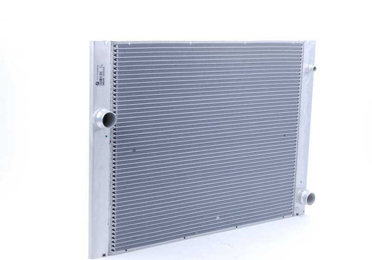 Radiador de refrigeración OEM 17117519209 para BMW E60, E61, E63, E64, E65, E66. Compatible con varios motores y transmisiones. Original BMW.