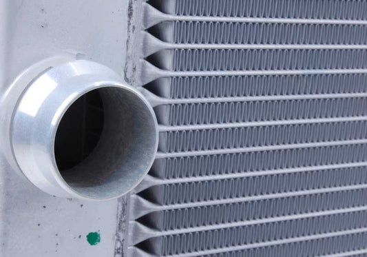 Radiateur de réfrigérant pour la série BMW 5 E60, E60N, E61N (OEM 17117534914). BMW d'origine.