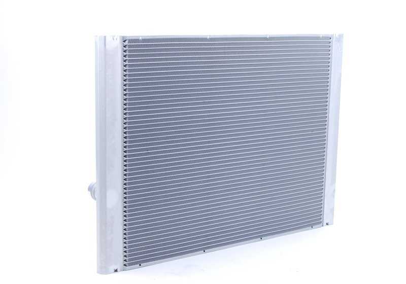 Radiador de refrigeración OEM 17117519209 para BMW E60, E61, E63, E64, E65, E66. Compatible con varios motores y transmisiones. Original BMW.