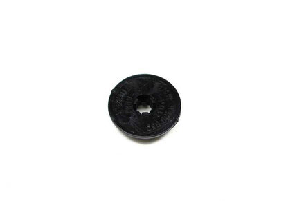 Separador plástico OEM 51478189959 para BMW E46, E39, E38, E85, E86. Compatible con varias molduras del maletero. Original BMW.