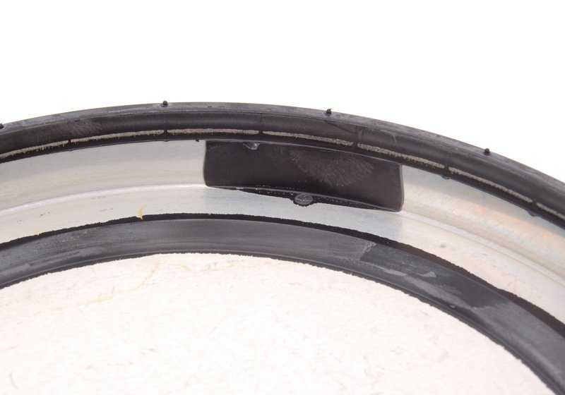 Couvercle de fermeture pour BMW E81, E82, E87, E88, F20, F21, F22, F23, F87, E90, E91, E92, E93, F30, F31, F34, F80, F32, F33, F36, F11, F11, F18 E64, F06, F12, F13, E65, F01, F02, E84, F25, F26, E70, F15, E71, F16, E85, E86, E89 (OEM 11
