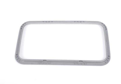 Marco interior en color gris plata OEM 51438137919 para BMW E34 518i, 520i. Compatible con versiones manual y automática. Original BMW.