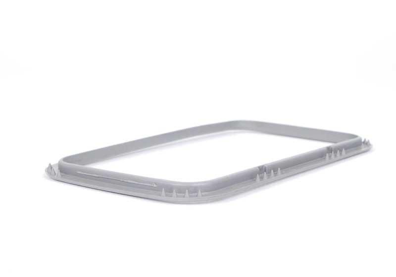 Marco interior en color gris plata OEM 51438137919 para BMW E34 518i, 520i. Compatible con versiones manual y automática. Original BMW.