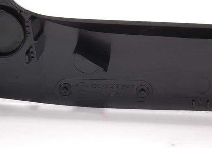 Cubierta exterior negra OEM 52107057988 para BMW E39 y E38. Pieza original BMW.