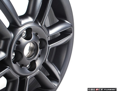 Cerchio in lega leggera nera 6.5Jx16 ET48 OEM 36116793404 per MINI R56, R55 Clubman, R57 Cabrio, R58 Coupé, R59 Roadster... e altro ancora. MINI originale.