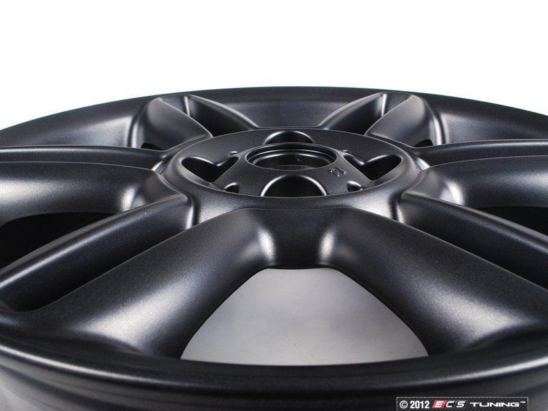 Cerchio in lega leggera nera 6.5Jx16 ET48 OEM 36116793404 per MINI R56, R55 Clubman, R57 Cabrio, R58 Coupé, R59 Roadster... e altro ancora. MINI originale.