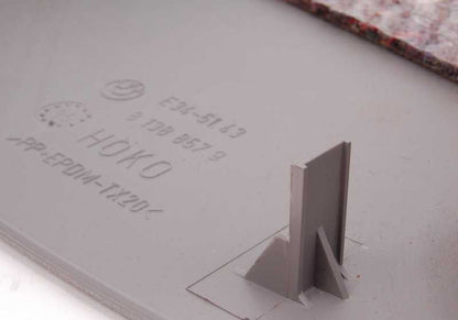 Pannello in basso a sinistra per OEM centrale Pilar 51438138861 per BMW E34. BMW originale.