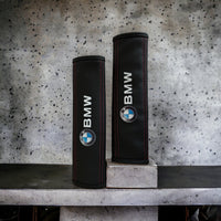 Conjunto de 2 protetores de cinto Premium BMW - Conforto e estilo em preto e vermelho