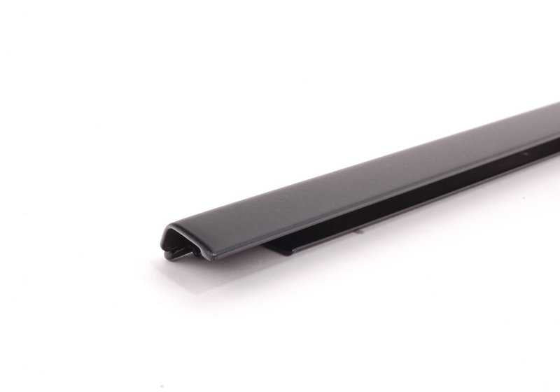Moldura exterior delantera izquierda OEM 51218201469 para BMW E38. Color negro. Original BMW.