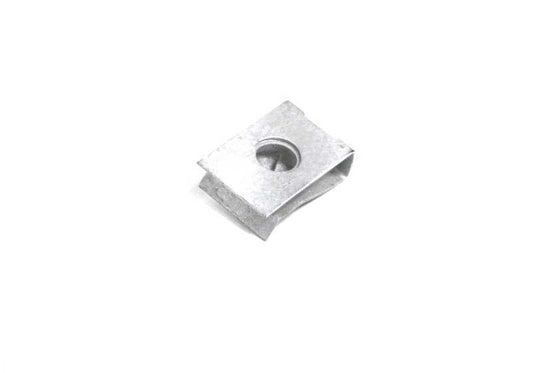 Porca de clipe de metal OEM 0712990166 para BMW E53, E52. Peça original da BMW ideal para fixações de interiores ou componentes plásticos. Compatibilidade garantida com os modelos X5 e Z8. BMW original.