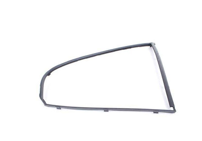 Marco derecho del cristal de la puerta OEM 51348186184 para BMW E39. Original BMW.