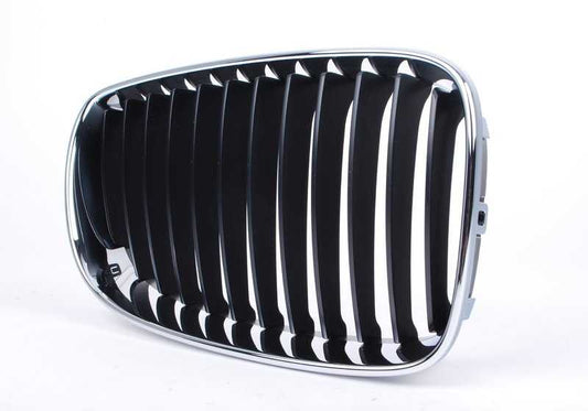 Rejilla de adorno con marco cromado derecho OEM 51137166440 para BMW E81, E87 LCI, E82, E88. Original BMW.