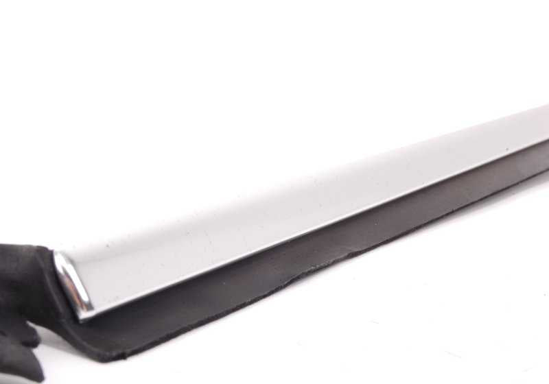 Cubierta exterior del carril de ventana derecha cromada OEM 51367026388 para BMW E46 320Ci, 323Ci (todos los modelos compatibles). Original BMW.