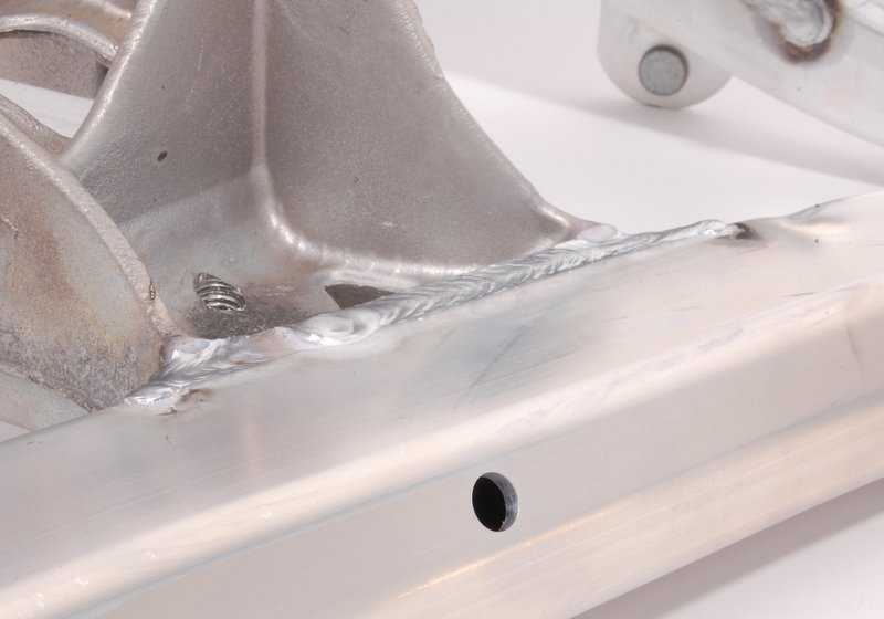 Subchasis delantero OEM 31116782458 para BMW Serie 5 E60, E60N, E61, E61N y Serie 6 E63, E63N. Original BMW.