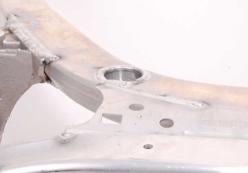 Subchasis delantero OEM 31116782458 para BMW Serie 5 E60, E60N, E61, E61N y Serie 6 E63, E63N. Original BMW.