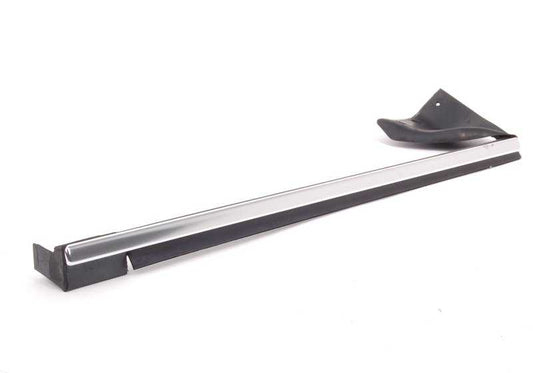 Cubierta exterior izquierda de marco de ventana cromada OEM 51367026387 para BMW E46. Original BMW.