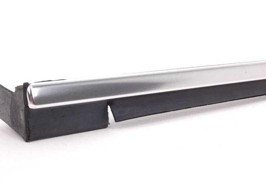 Cubierta exterior izquierda de marco de ventana cromada OEM 51367026387 para BMW E46. Original BMW.