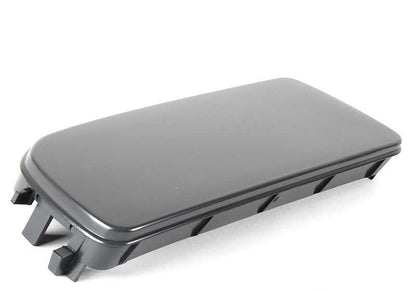 Tapa lateral izquierda OEM 51118122449 para BMW E36. Pieza original BMW. Color gris oscuro. Compatible con varias versiones del parachoques delantero.